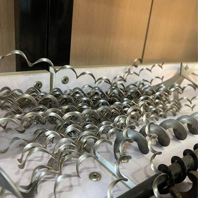 Un buon prezzo. Facile utilizzo Trasportatore a vite di acciaio manganese a carico pesante Spirale Trasportatore lame di acciaio inossidabile Strumentazione di trasferimento di costruzioni / miniere Ricambi in linea